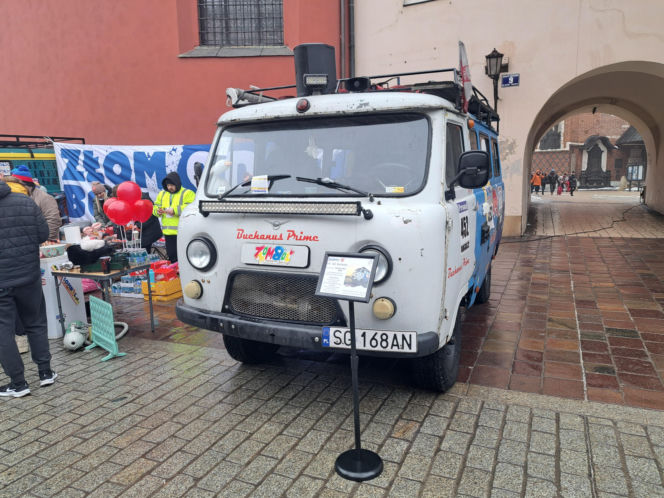 34. finał WOŚP w Krakowie. Legendarne pojazdy ZŁOMBOL na Małym Rynku