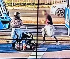 Horror na ulicach Wrocławia! Zaatakował skuterzystę, ukradł Opla i uderzył kobietę w twarz