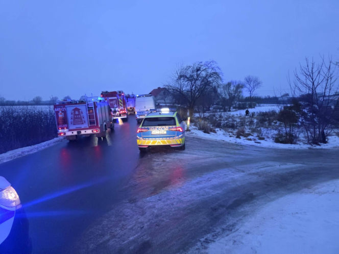 Gołoledź paraliżuje drogi w Bydgoszczy i regionie! Autobus wypadł z drogi [ZDJĘCIA]