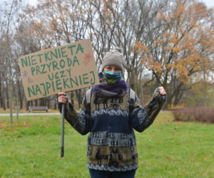 Protest przeciwko inwestycji w parku Dolinka Służewiecka
