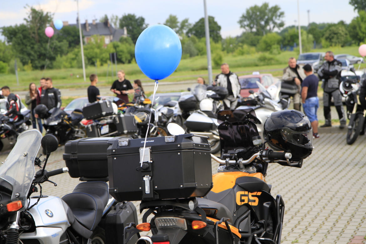 Przed Areną Lublin symbolicznie pożegnano dwójkę tragicznie zmarłych motocyklistów
