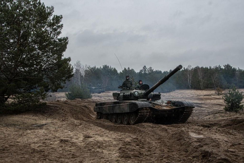 Muzeum w Orzyszu z pancernym wzmocnieniem. Czołg T-72 stanął na placu jako nowy eksponat