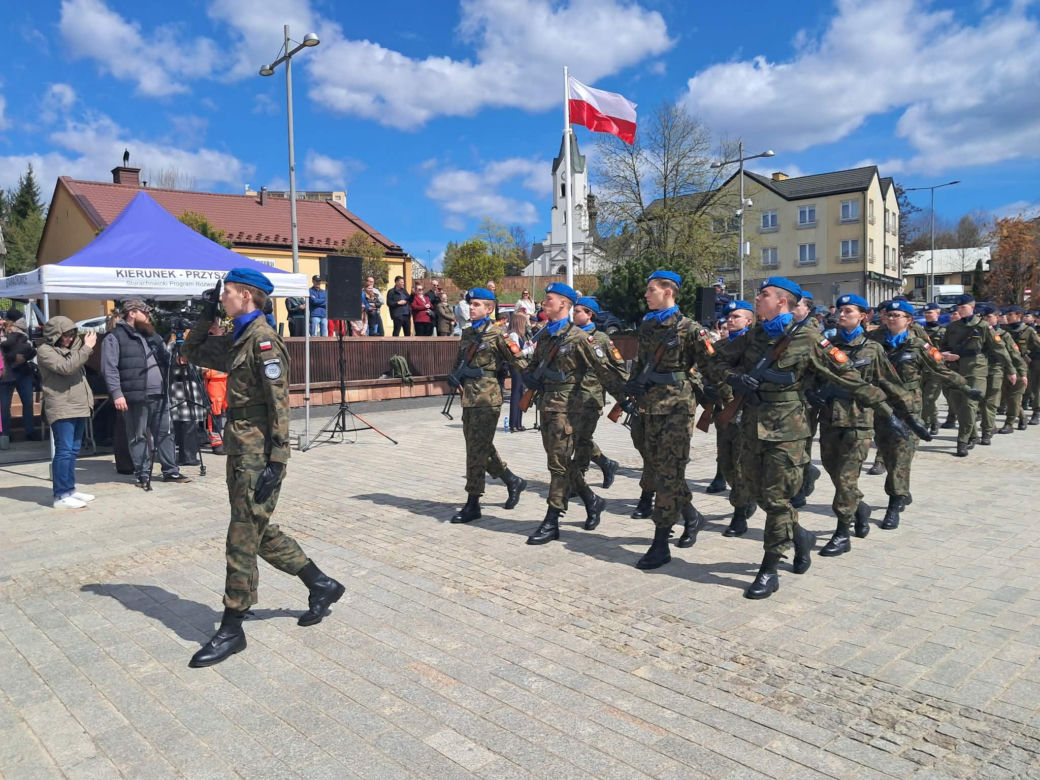 "Ślubuję!" – patriotyczne sceny na Rynku w Starachowicach