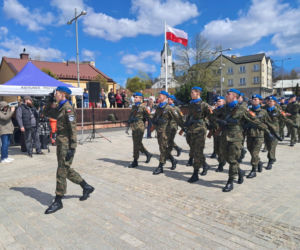 Ślubuję! – patriotyczne sceny na Rynku w Starachowicach