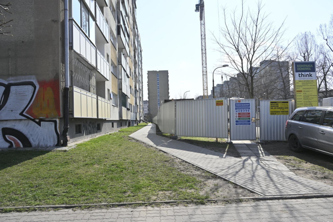 Deweloper buduje apartamentowiec tuż pod ich oknami. „Ten blok zasłoni nam świat”