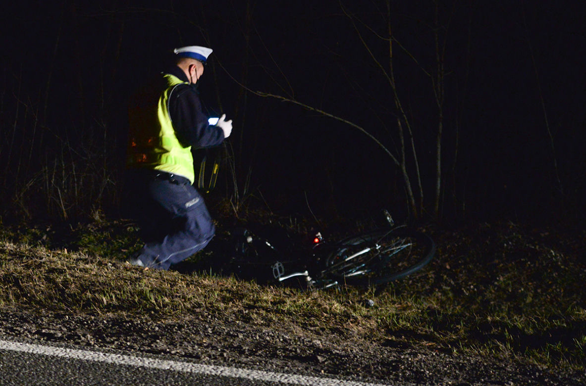 Jechał rowerem do pracy w piekarni. Zmiotła go ciężarówka