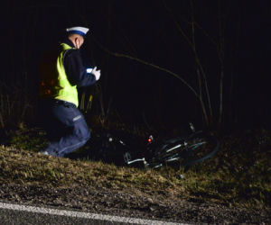 Jechał rowerem do pracy w piekarni. Zmiotła go ciężarówka