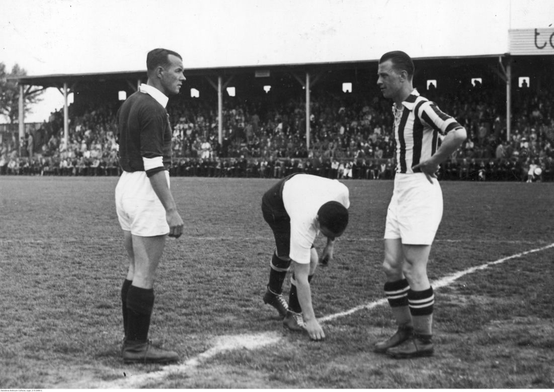 Tak kiedyś wyglądały derby Krakowa. Święta Wojna na starych zdjęciach! 