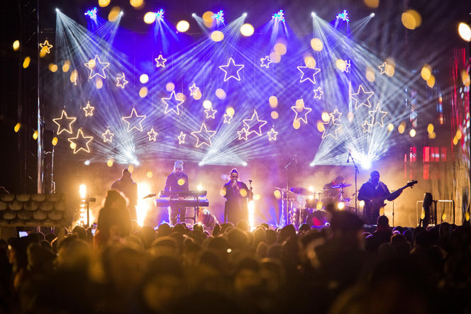 Diabelski młyn, lodowisko i tysiące lampek w Poznaniu! Ruszył Jarmark Świąteczny na Targach
