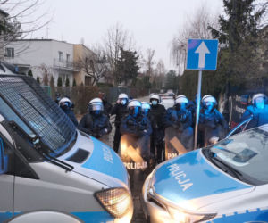 Dom Jarosława Kaczyńskiego otoczony jak twierdza