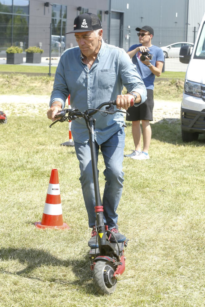 Karol Strasburger ćwiczy