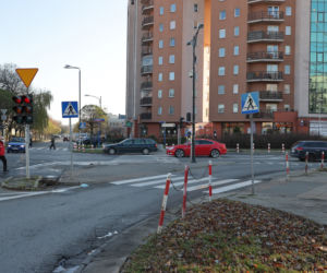 Skrzyżowanie grozy na Bielanach. Codziennie dochodzi tu do niebezpiecznych sytuacji