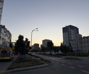 Dramat przed Komendą Policji w Warszawie. Mężczyzna spadł z żurawia, zginął na miejscu