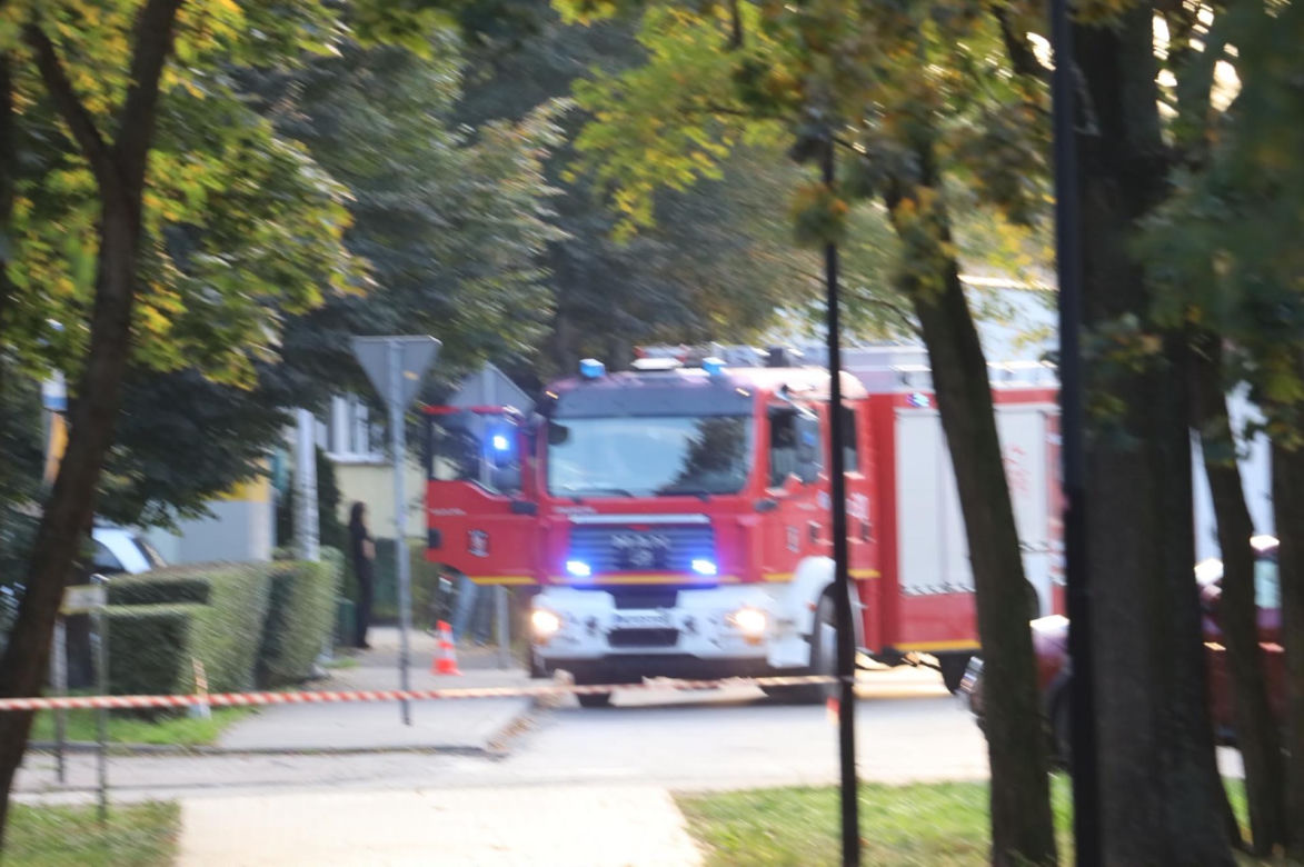 Saperzy pod szkołą w Ostrołęce! Z plecaka Jakuba Z. wydobywał się dym!