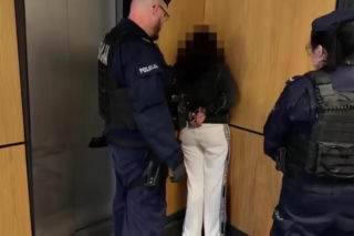 21-latka usłyszała pięć zarzutów po ataku nożem w warszawskiej szkole. Jest decyzja sądu