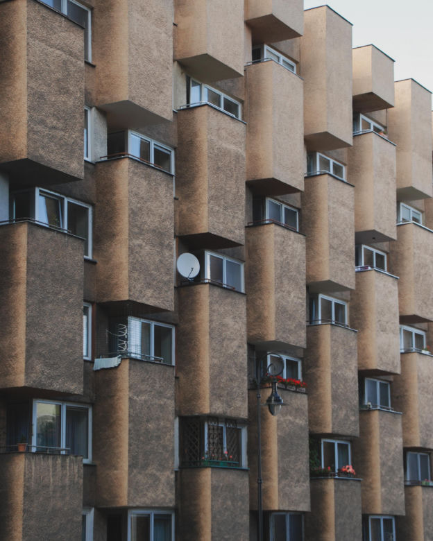 9 najpiękniejszych bloków PRL-u - zobacz zdjęcia budynków, które walczą ze stereotypem wielkiej płyty