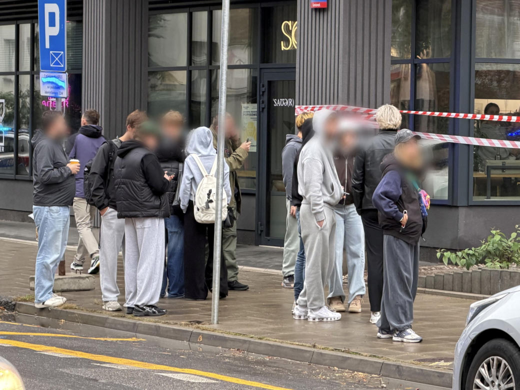 Atak z nożem przed szkołą policealną w Warszawie na ul.Mińskiej