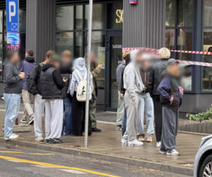 Atak z nożem przed szkołą policealną w Warszawie na ul.Mińskiej