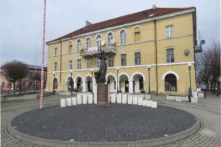 To jedno z najpiękniejszych miast w woj. śląskim. Zachwyca zabytkowymi mieszczańskimi domami