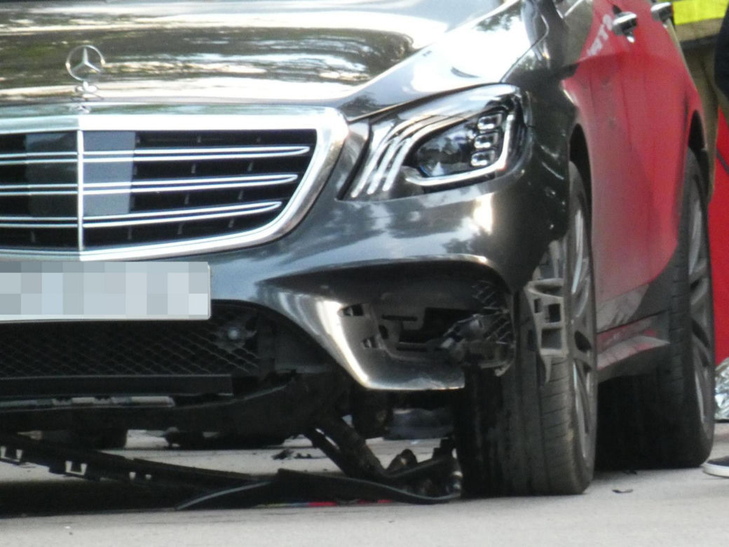 Koszmar na drodze w Konstancinie. Kawasaki zderzyło się z porsche i mercedesem. Nie żyje 21-latka