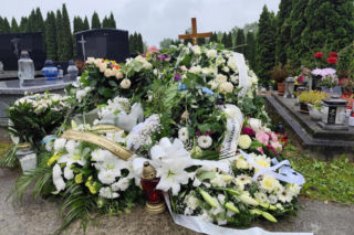 Tragedia 12-letniej Eli poruszyła całą Polskę! Odnalezioną dziewczynkę pożegnali najbliżsi