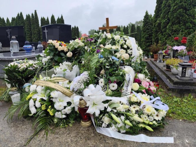Tragedia 12-letniej Eli poruszyła całą Polskę! Odnalezioną dziewczynkę pożegnali najbliżsi