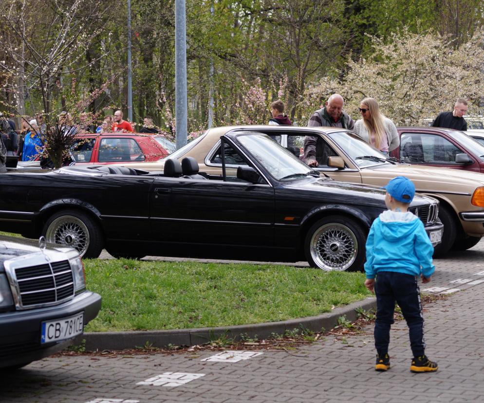 Bydgoskie klasyki zaparkowały przed Torbydem [ZDJĘCIA]