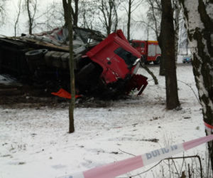 Tragiczny wypadek w Boćkach. Osobówka zderzyła się z ciężarówką