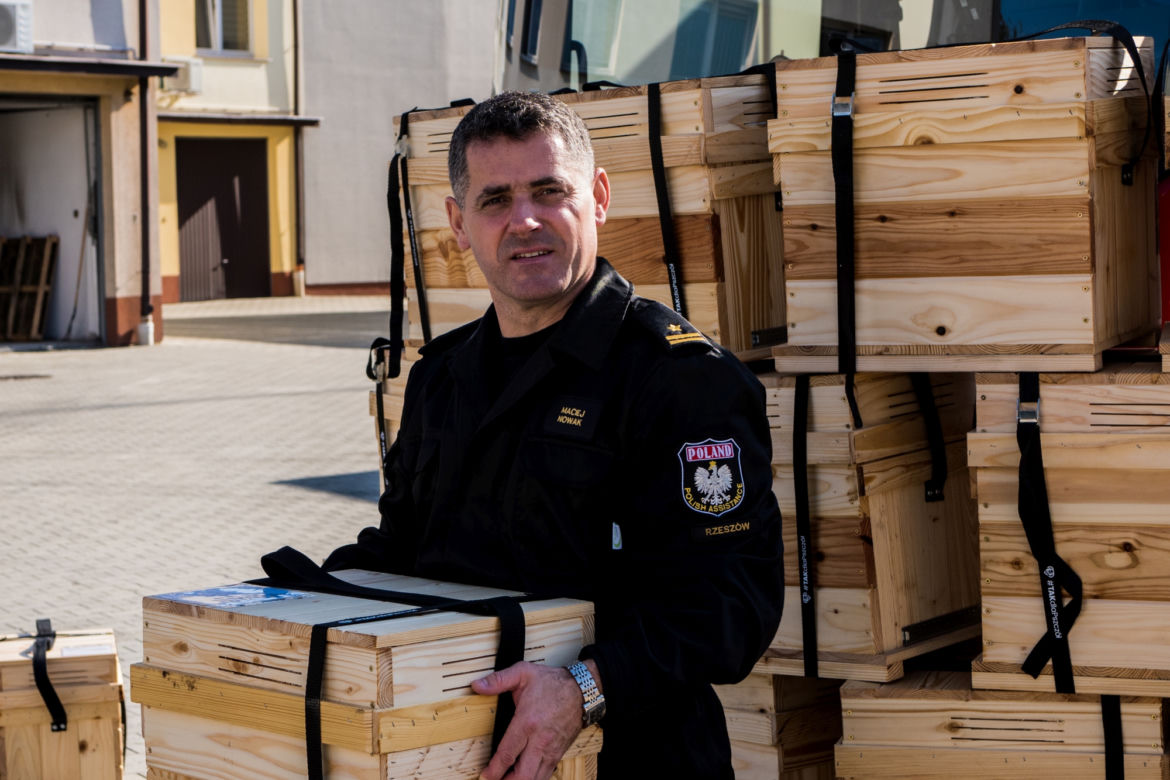 Akcja "Tak dla pszczół" podkarpackich strażaków i Banku Pszczelego