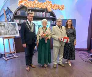 Łóżko wszystko goi. Cenne rady od par świętujących 50-lecie małżeństwa w Lesznie