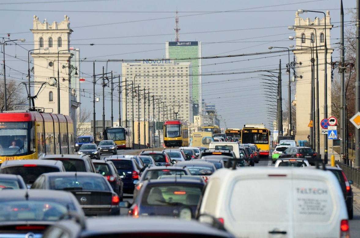 Więcej tramwajów most Poniatowskiego nie udźwignie 