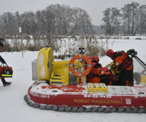 Gdy załamie się lód. Co robić, by uratować siebie lub kogoś, gdy wpadnie do wody?