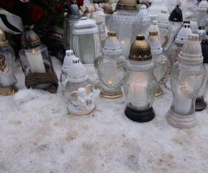 Mama i córka spoczęły w jednym grobie.