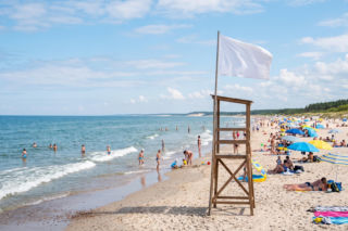 Sinice Dźwirzyno. Czy w Dźwirzynie można się kąpać 30.07? Flaga, warunki pogodowe