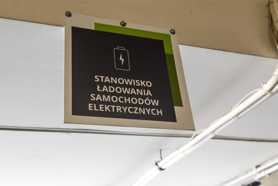 Miejsce parkingowe dla samochodów elektrycznych