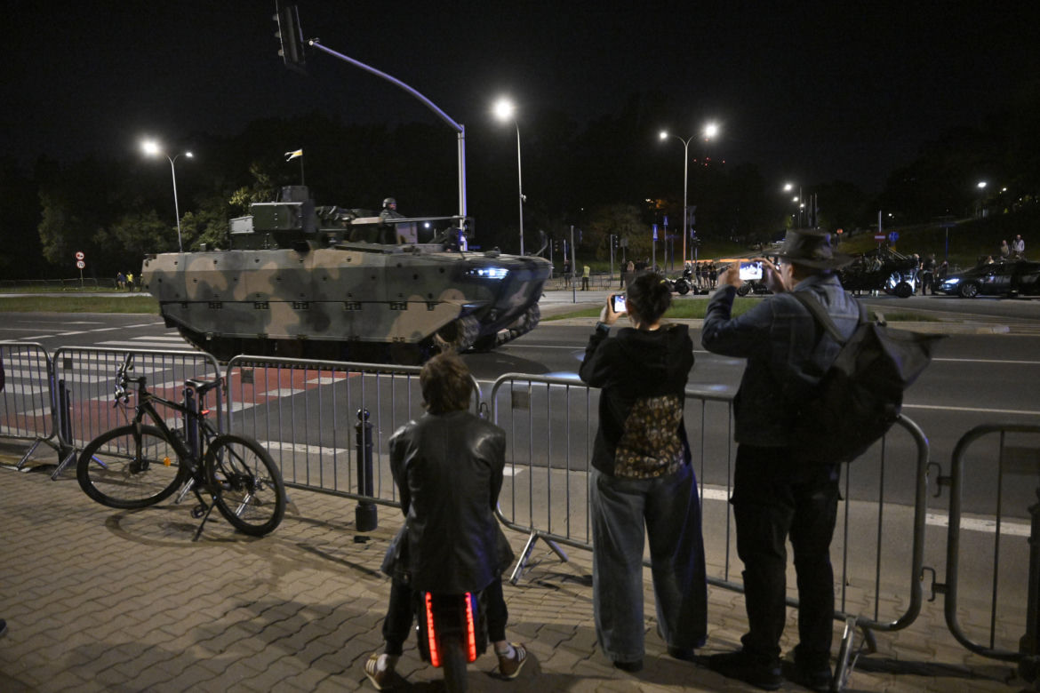 Nocna próba defilady wojskowej w Warszawie 2