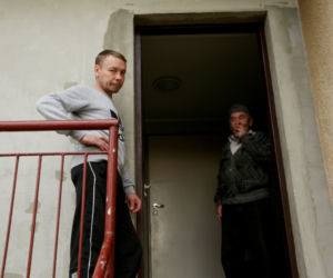Wybaczam BRATU, że wbił mi noż w brzuch