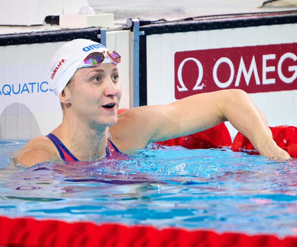 Pływaczka Katarzyna Wasick w basenie po wyścigu. O jej złotym medalu w Paryżu przeczytasz na SE Supersport.