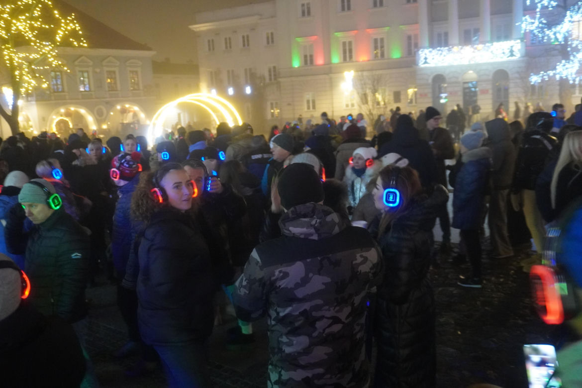 Silent disco i diabelski młyn w Rynku w Kielcach