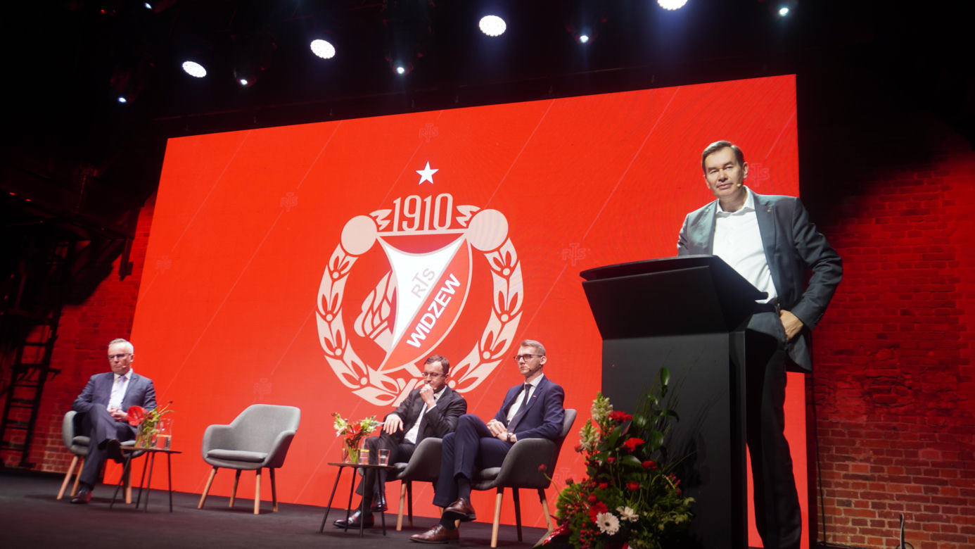 Wielki dzień w ponad 100-letniej historii Widzewa. Robert Dobrzycki oficjalnie nowym właścicielem klubu