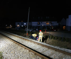 Pociąg zmiótł samochód z przejazdu kolejowego. Malutkie dziecko w szpitalu