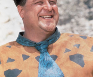 John Goodman jako Fred Flinstone