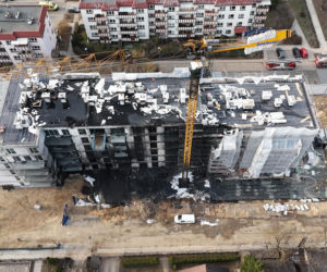 Blok po pożarze na Laurowej