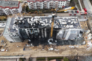 Blok po pożarze na Laurowej