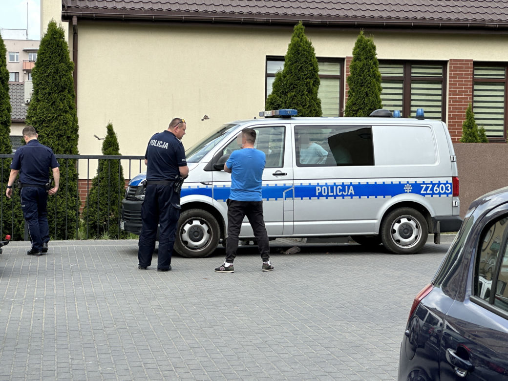 Makabra w Nowym Dworze Mazowieckim! Krwawa awantura w bloku. Mąż zamordował żonę?