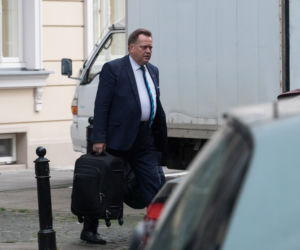 Minister od policji jeździ na czerwonym