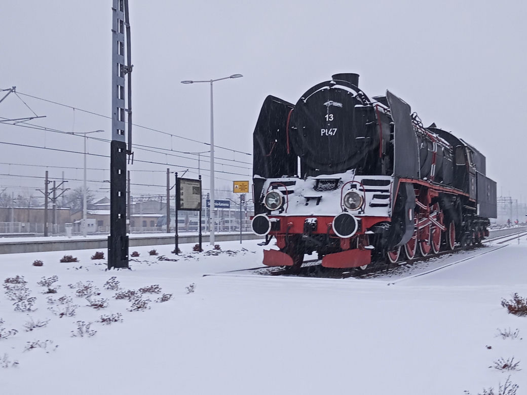 Zima w Świętokrzyskiem. Skarżysko-Kamienna w białym puchu. Zobacz zdjęcia