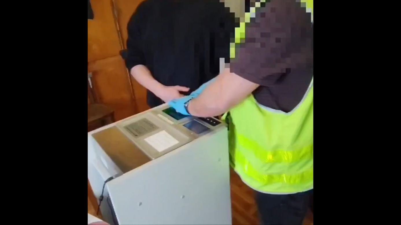 Najpierw razem pili, później polała się krew. Brat na brata ruszył z nożem!