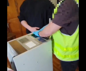 Najpierw razem pili, później polała się krew. Brat na brata ruszył z nożem!