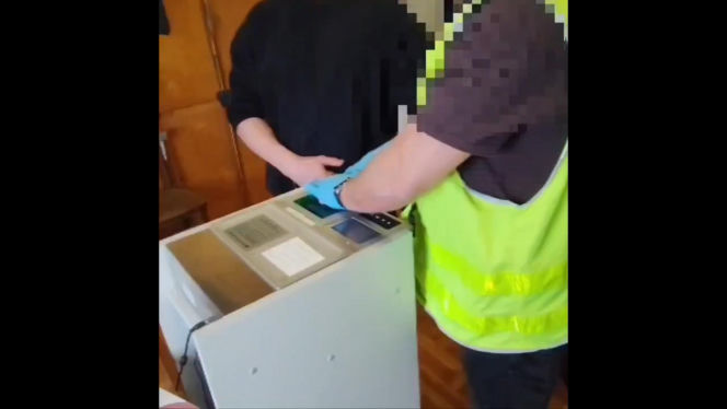 Najpierw razem pili, później polała się krew. Brat na brata ruszył z nożem!